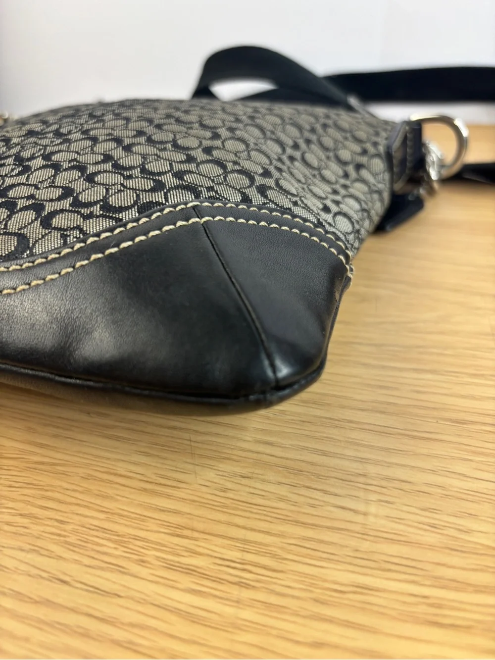 Y2K Coach Signature Small Swingpack Crossbody LIKE NEW!!